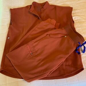 Ladies Figs scrub set